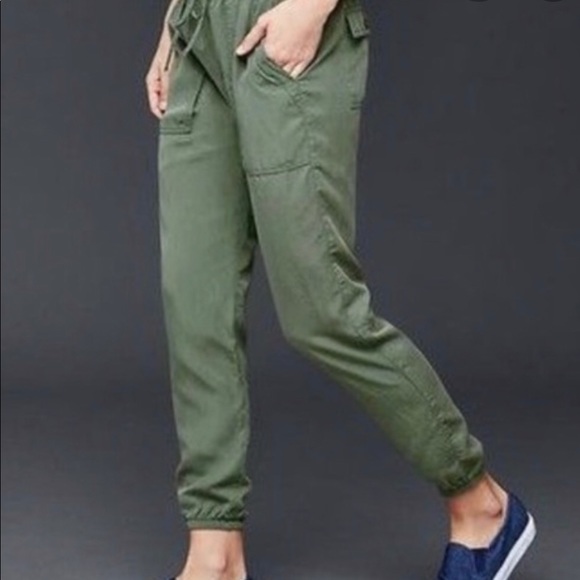 ❗️Price Drop❗️GAP Tencel Utility Joggers - Picture 2 of 5